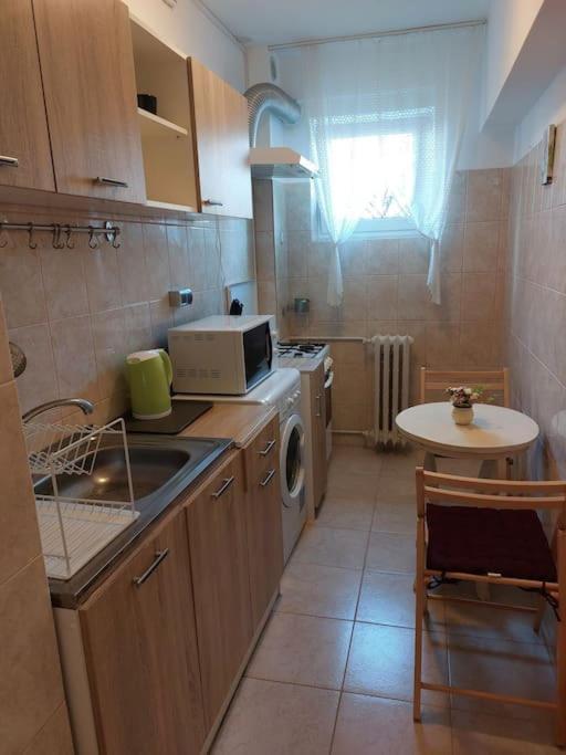 Garsoniera Centrala Renovata Bukarest Kültér fotó